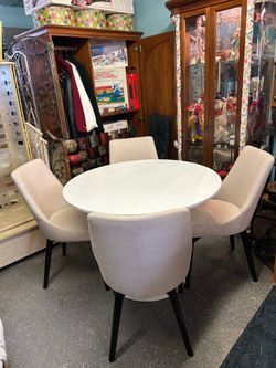 Modern Dining Set with five chairs