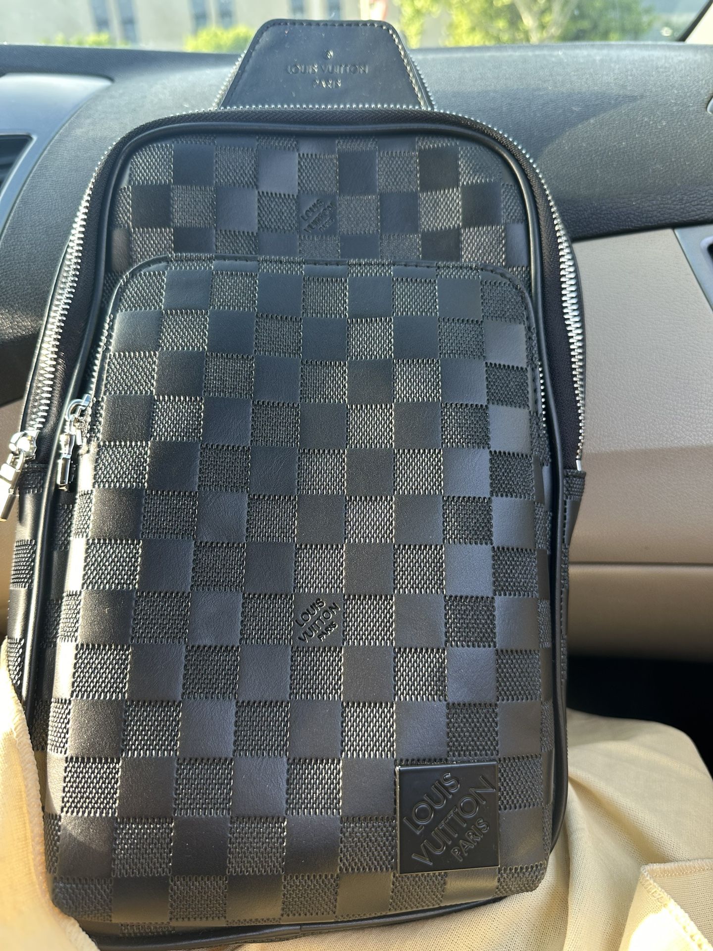 Men’s Louis Vuitton, Sling bag