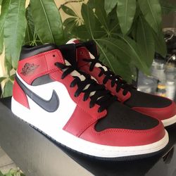 Jordan 1 Mid 9.5