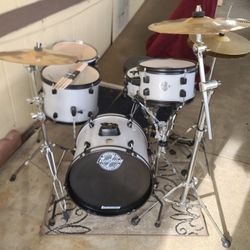Bateria Drums LUDWIG QUESTLOVE  POCKETKIT Drum Set Complete w BassPedal, Cymbals & Hi-Hats, Hardware, Seat or Throne, Sticks  and Drum Tuning Key $280