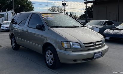 2000 Toyota Sienna CE