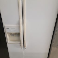 Scratch and Dent Kenmore Side By Side Refrigerator with Ice Maker 