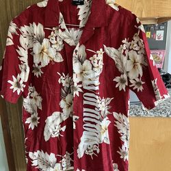 NEW XL white /Burgandy Shirt Men’s  $18  🍀