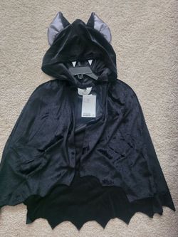 H & M Bat Cape costume. Size 4T /6 NWT