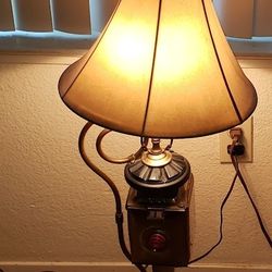 Antique/Vintage Brass Metal Table Lamp
