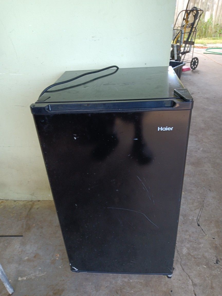 Haier Mini Fridge