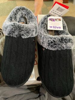 Bobs from sketchers slippers. Ice angel black 8 wide brand new! Great soles for outside too!  Super soft and comfy