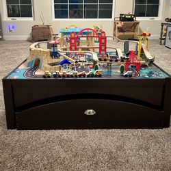 Kid Kraft Metropolis Train Set & Table