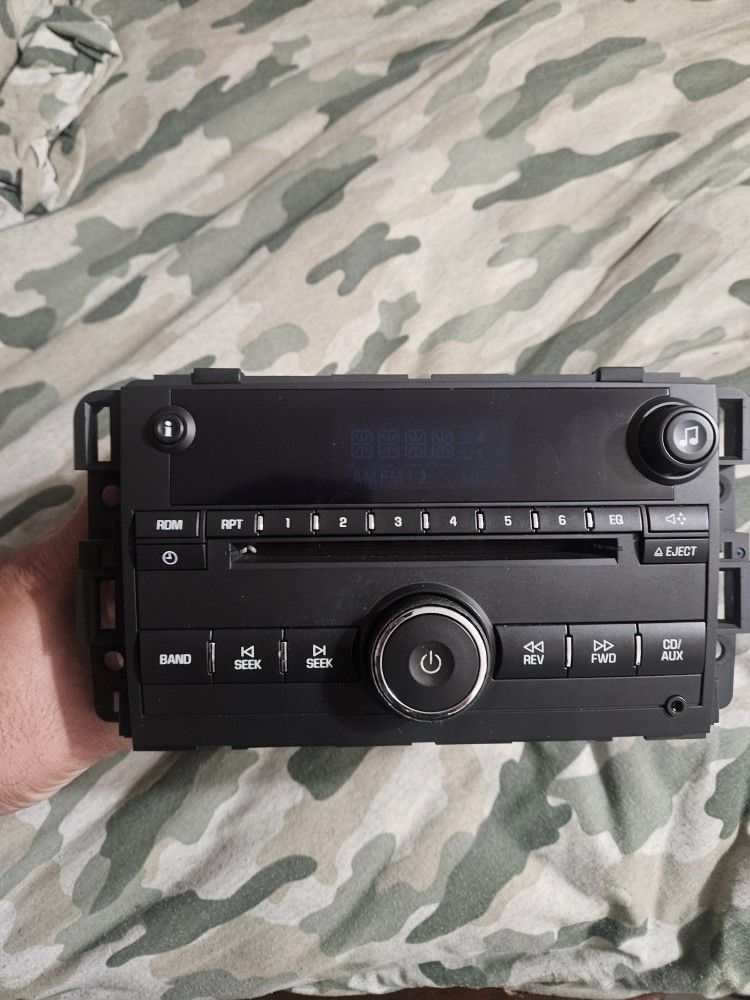 2009 Chevy Impala Stock RADIO!!! WORKS PERFECTLY!!! 40$$$