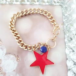 Patriotic gold tone chain bracelet with red star