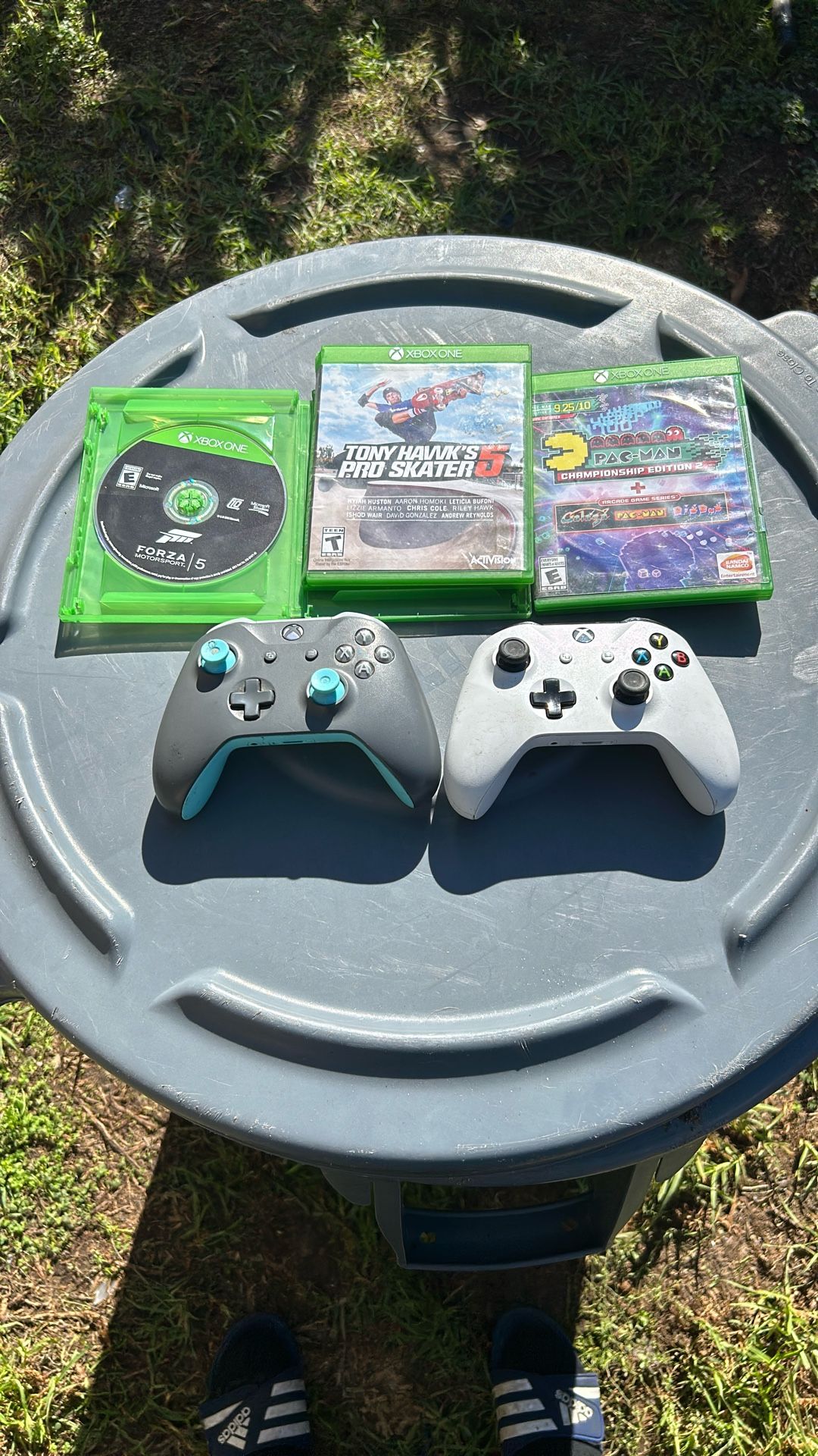 Xbox One Controllers  With Games 