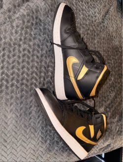 Black, white, gold Jordans Size 6Y (Woman’s 7, Men’s 5.5)