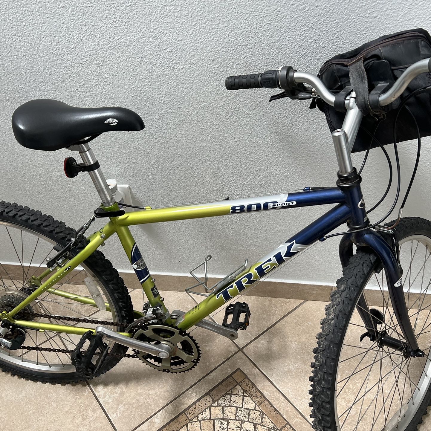 TREK 800 Sport 26 Inch Mountain Bike Frame Size 16.5