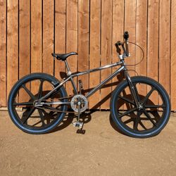 24 Inch Old School Redline Bmx Ready To Go In The 90’s Asking $850 pick up only selling my bikes as I’m moving 