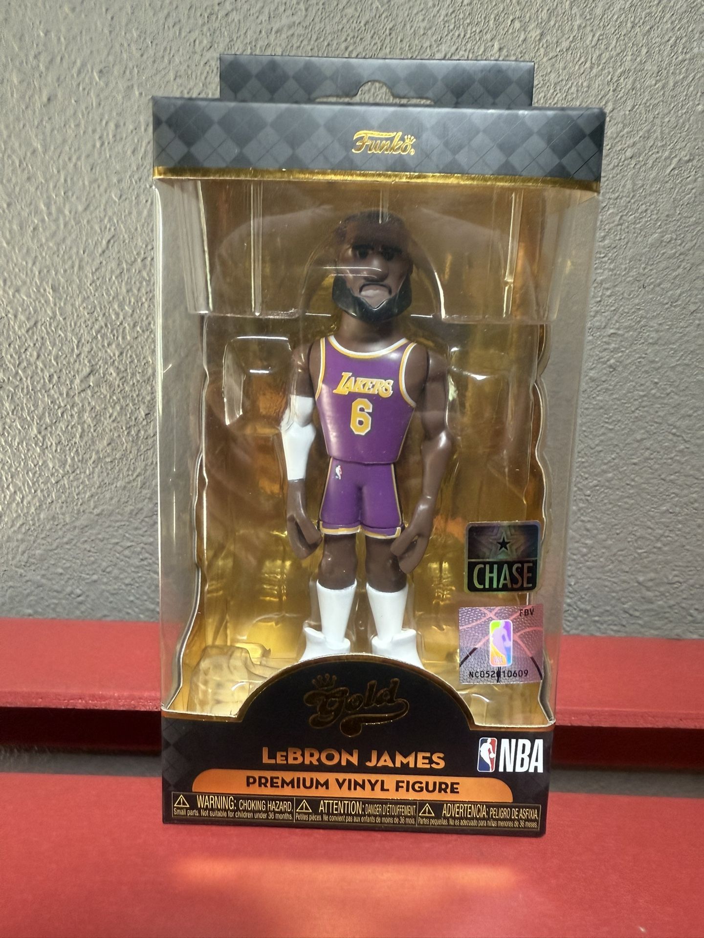 Funko Gold Lakers LeBron James Chase