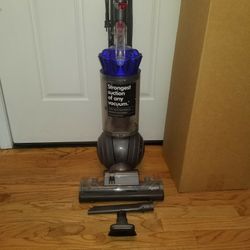 NEW cond DYSON ANIMAL BIG BALL VACUUM  WITH COMPLETE ATTACHMENTS  , AMAZING POWER SUCTION  , WORKS EXCELLENT  , IN THE BOX 