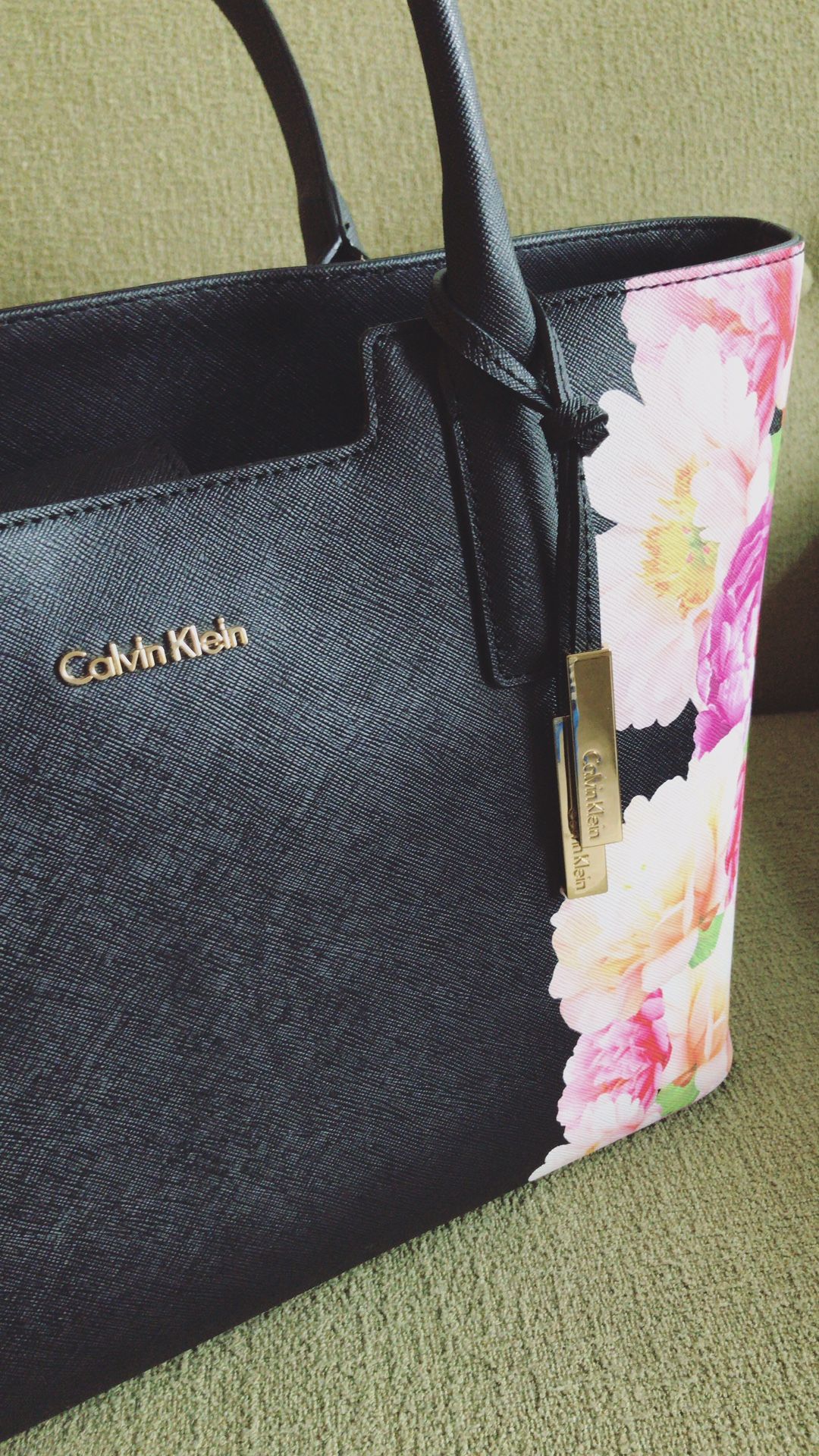 Calvin Klein NWOT Black Saffiano Floral Tote Bag for Sale in San