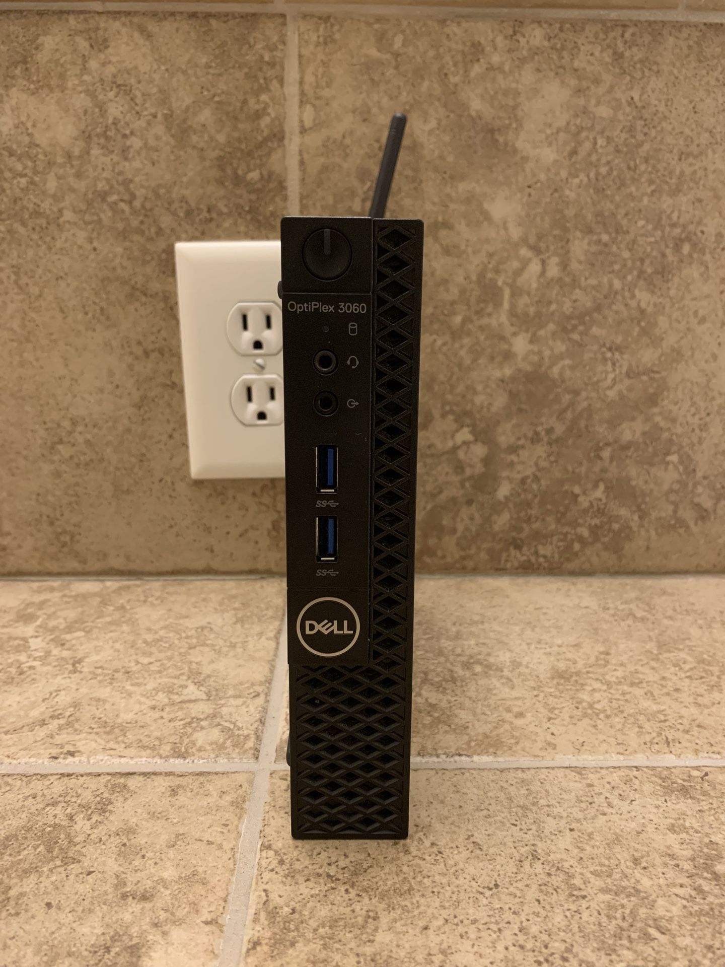 Small but mighty 8th Gen 6 Core Dell 3060 with 16GB Ram