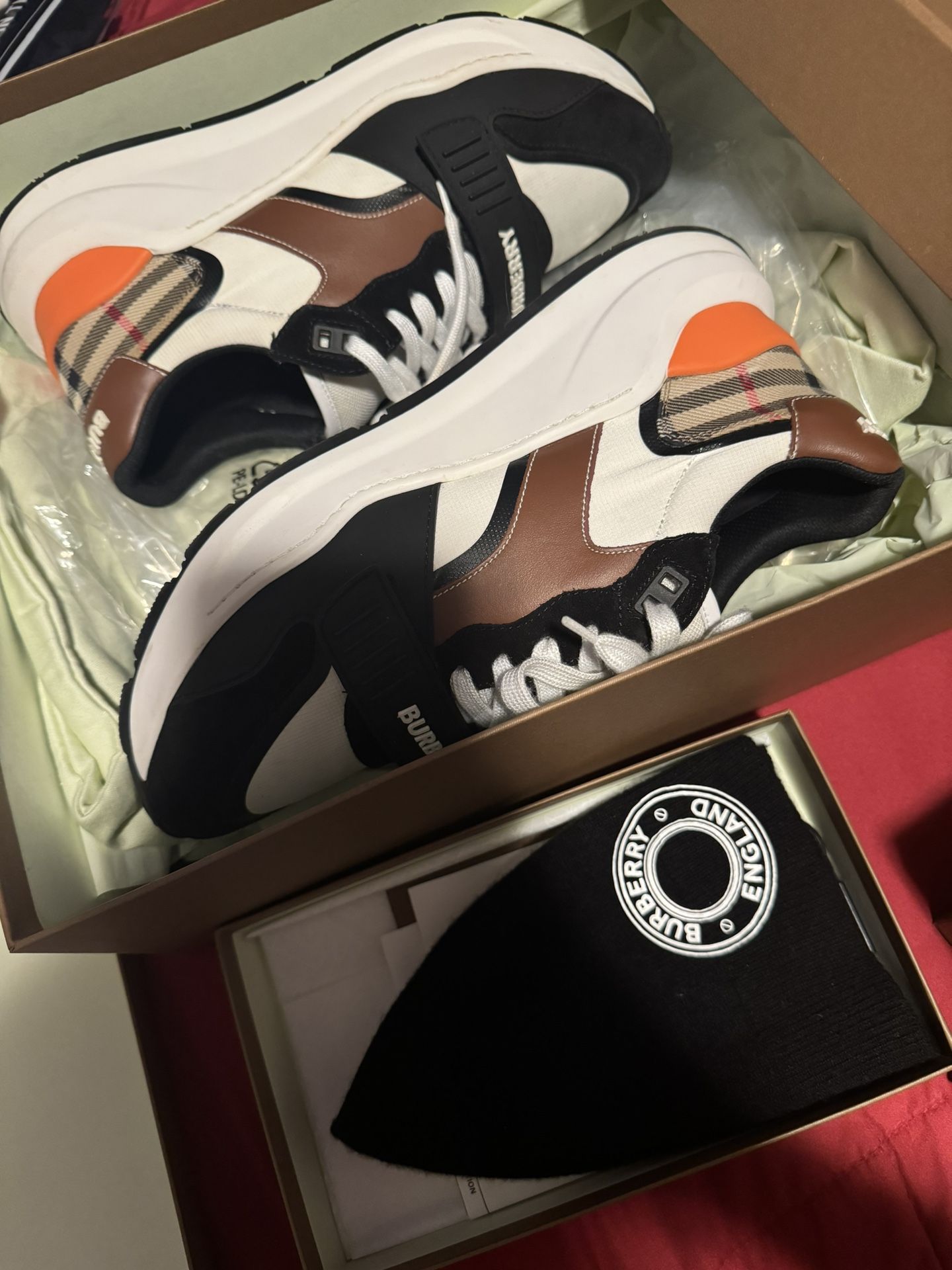 Burberry Regis Size 42/9