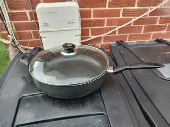 12 inch covered Skillet