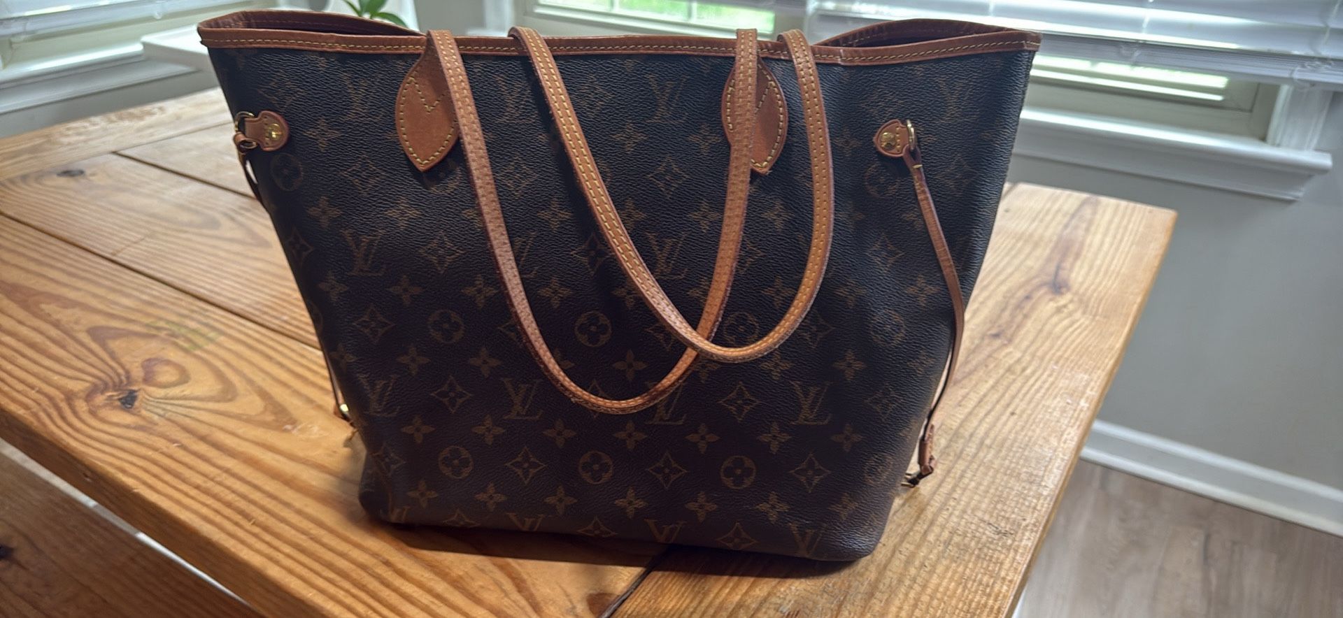 Louis Vuitton Large Never full Bag