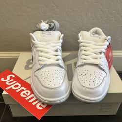 SB Dunk Low - Supreme
