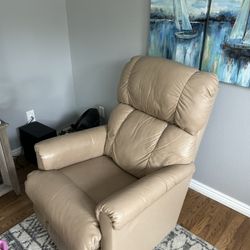Lay Z Boy Leather Recliner And Loveseat