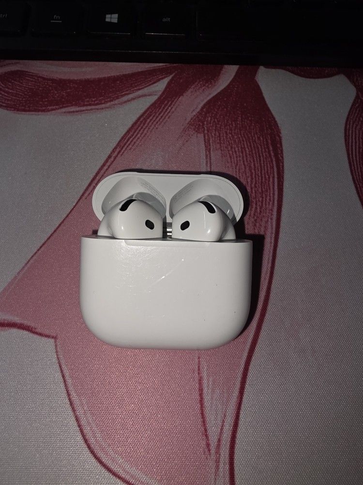Apple Airpods 4 w Active Noise Cancellation