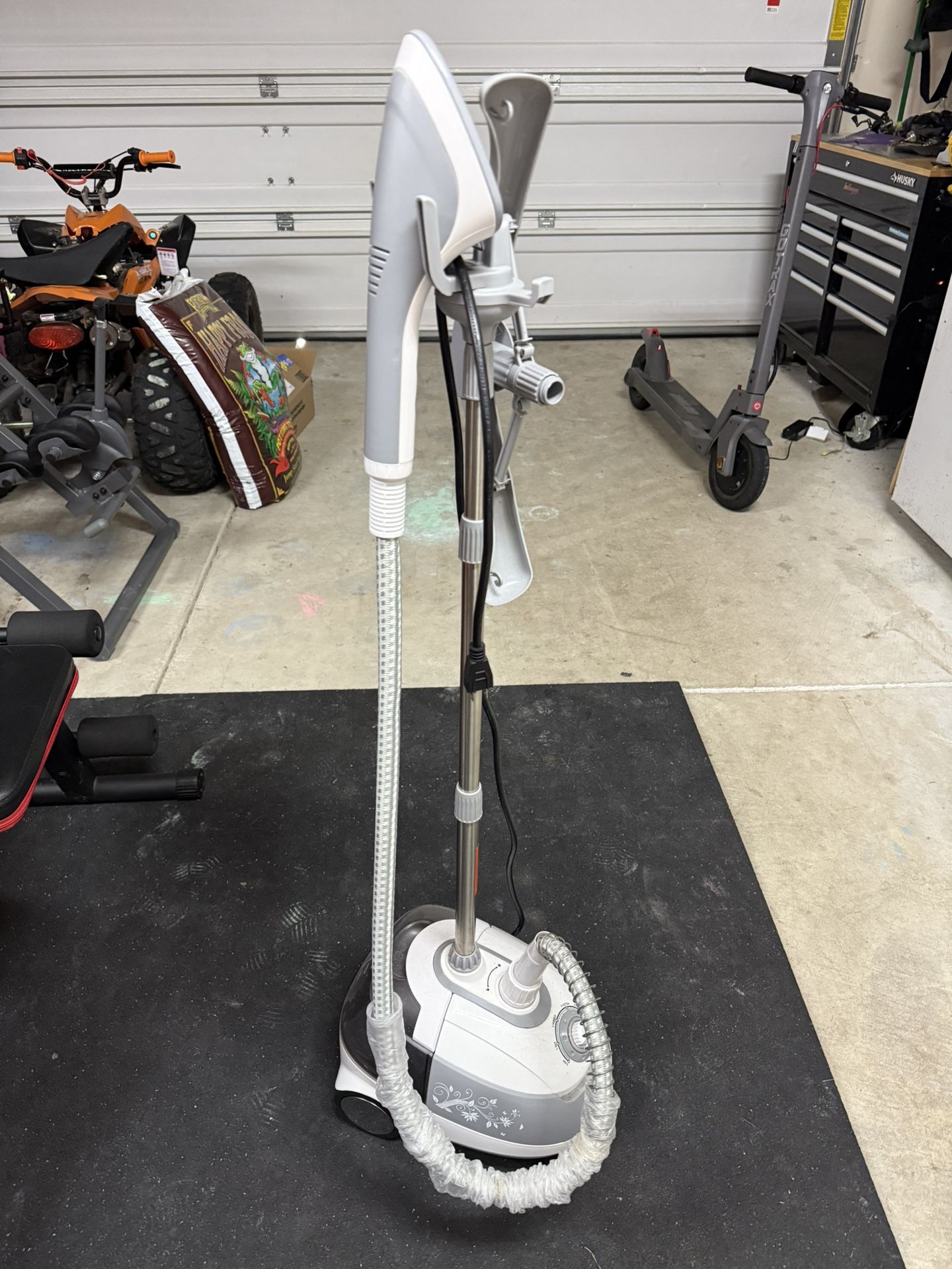 Clothes steamer