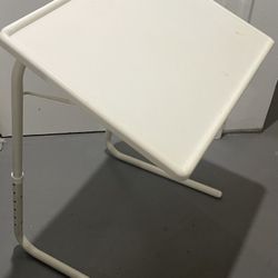 Folding table