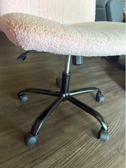 Pink criss cross chair