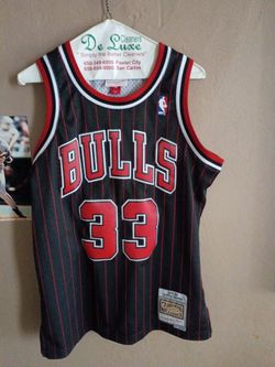 Chicago bulls mitchell & ness 1995-96 Scottie  pippen size medium.