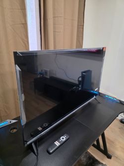 TCL Large Flat Screen Smart TV 40'
