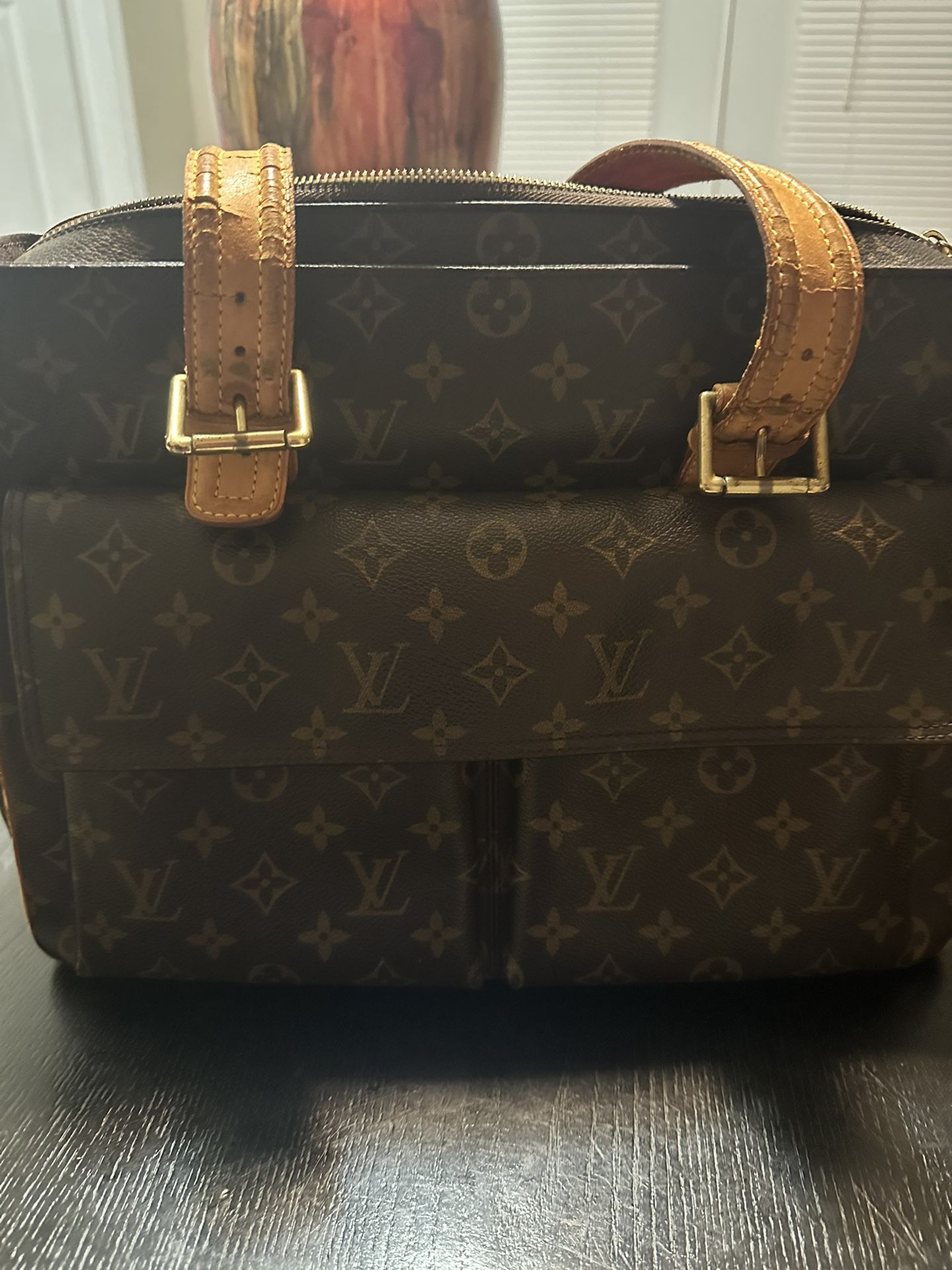 Louis Vuitton Authentic shoulder bag