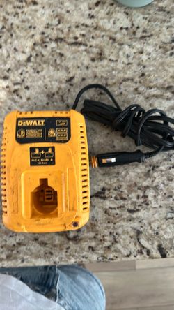 DeWalt 12V Car Battery Charger