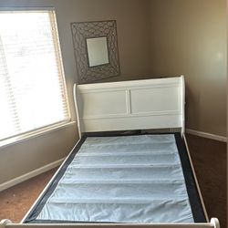 Bedroom Set. Full Size Bed, Dresser With Mirror and Two Nightstands