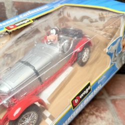 Bburago Mercedes-Benz SSKL Disney Goofy 1/18 Car 10”. See photos for condition. Damage box the plastic is loose. 