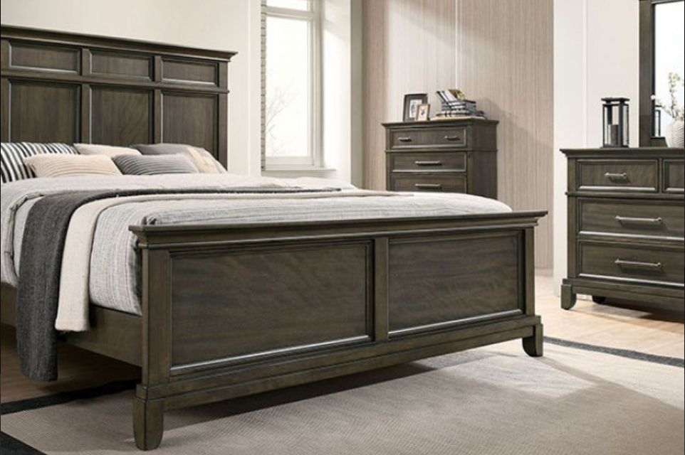 4pc Bedroom Set - Grey Wooden Queen Bed Dresser Mirror Nightstand
