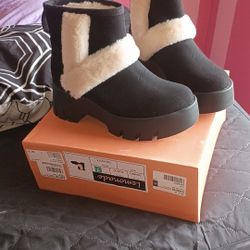 Size 7 🍋 Lemonade Boots