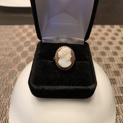  Antique 14 K woman’s ring
