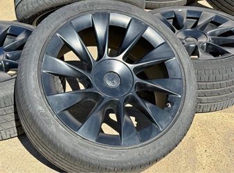 (4) 2024 OEM 20” TESLA MODEL Y INDUCTION RIMS TPMS OEM 255/40R20 Goodyear 35% 255/40/20