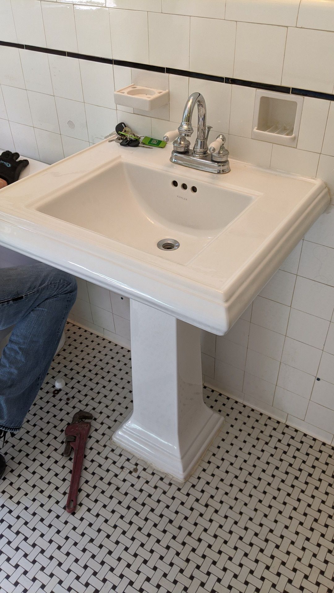 Kohler pedestal sink and faucet