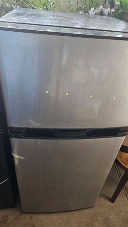 Insignia mini dorm apartment fridge with icebox. Like new