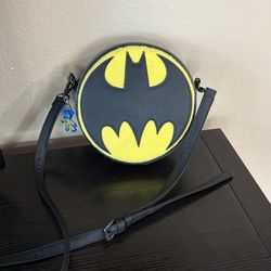 Lounge fly Batman signal purse