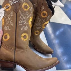 Woman sunflower boots 🌻