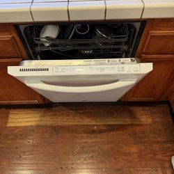 Maytag Dish Washer - Works Perfectly