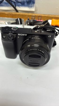 SONY A6000 16-50mm lens