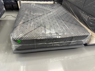 QUEEN SIZE SIMMONS BEAUTYREST BLACK SERIES 1 (EXTRA-FIRM) MATTRESS & BOX SPRING BED SET