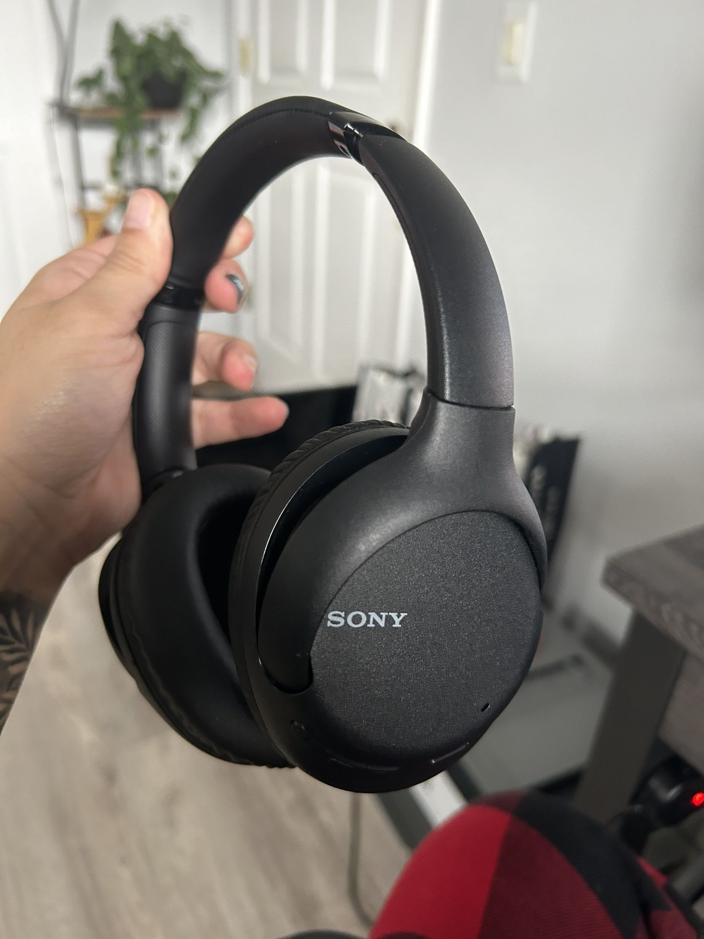 Sony Noise Cancelling headphones WHCH710N