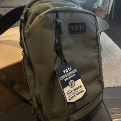 YETI 27L Crossroads Backpack olive green